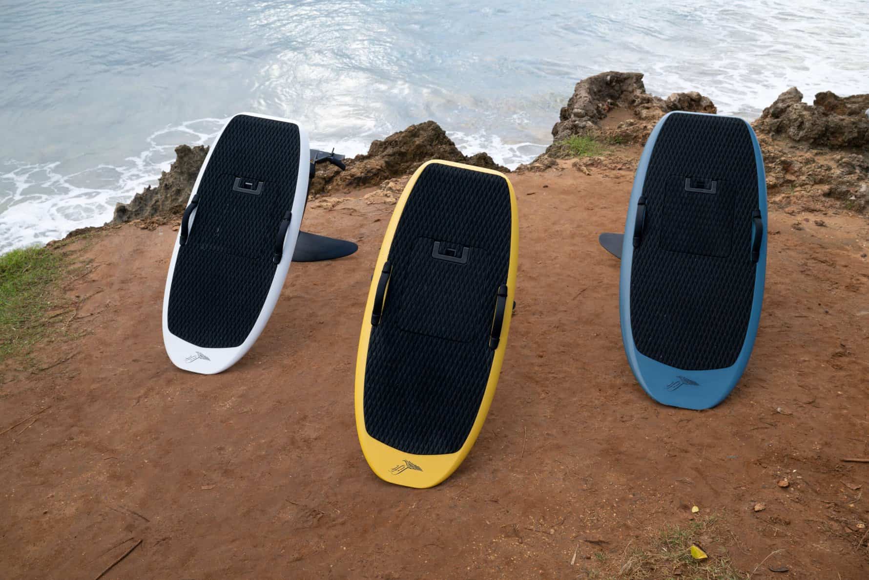 Famille en eFoil LIFT5 Cruiser falaise