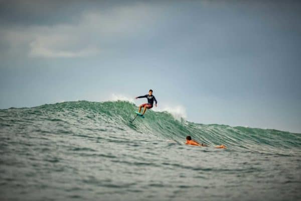 Surf Lift dans les vagues