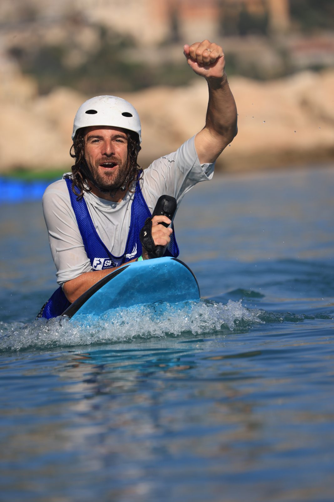 Nicolas Pernodet poing levé à l'arrivée de la finale Challenger de Menton